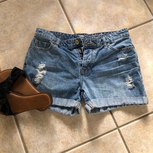GAP Sexy Boyfriend distressed Short
